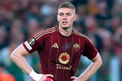 Dovbyk con la maglia della Roma