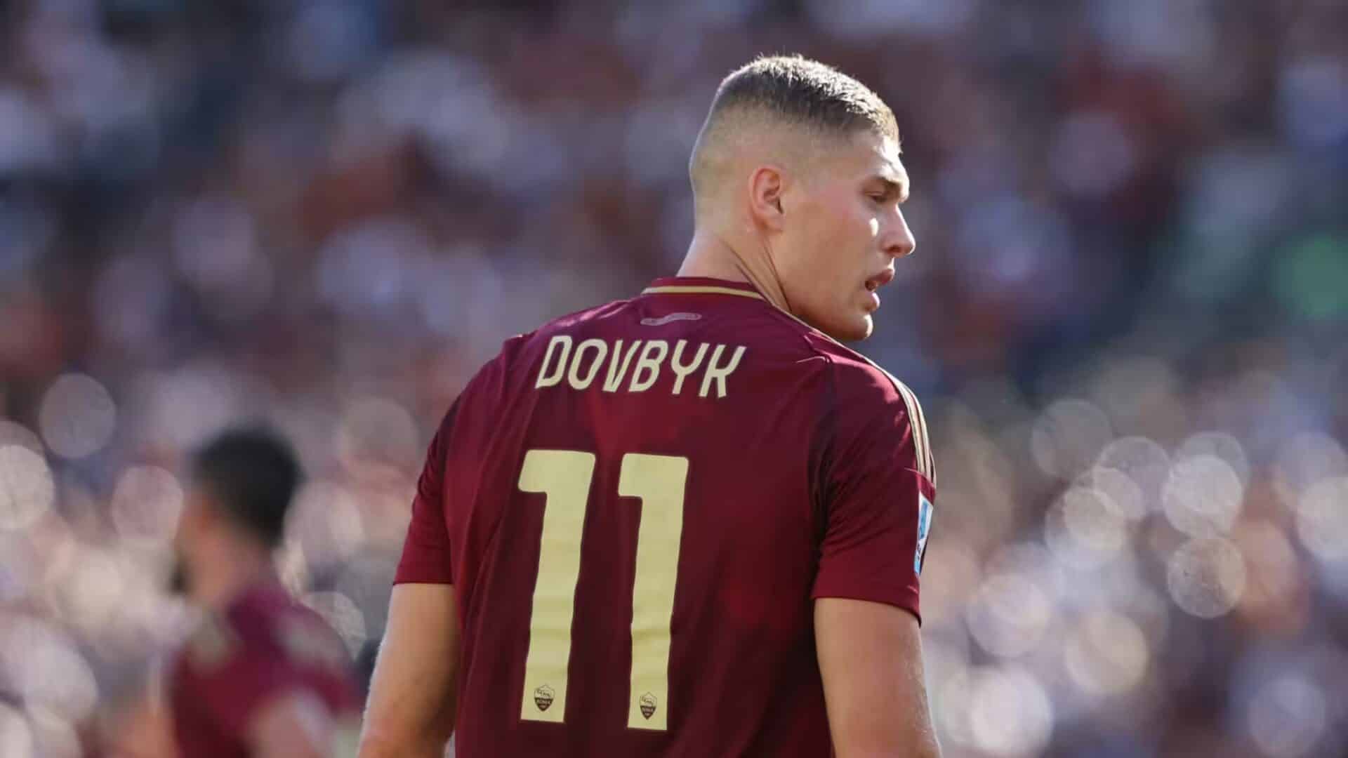 Dovbyk con la maglia della Roma