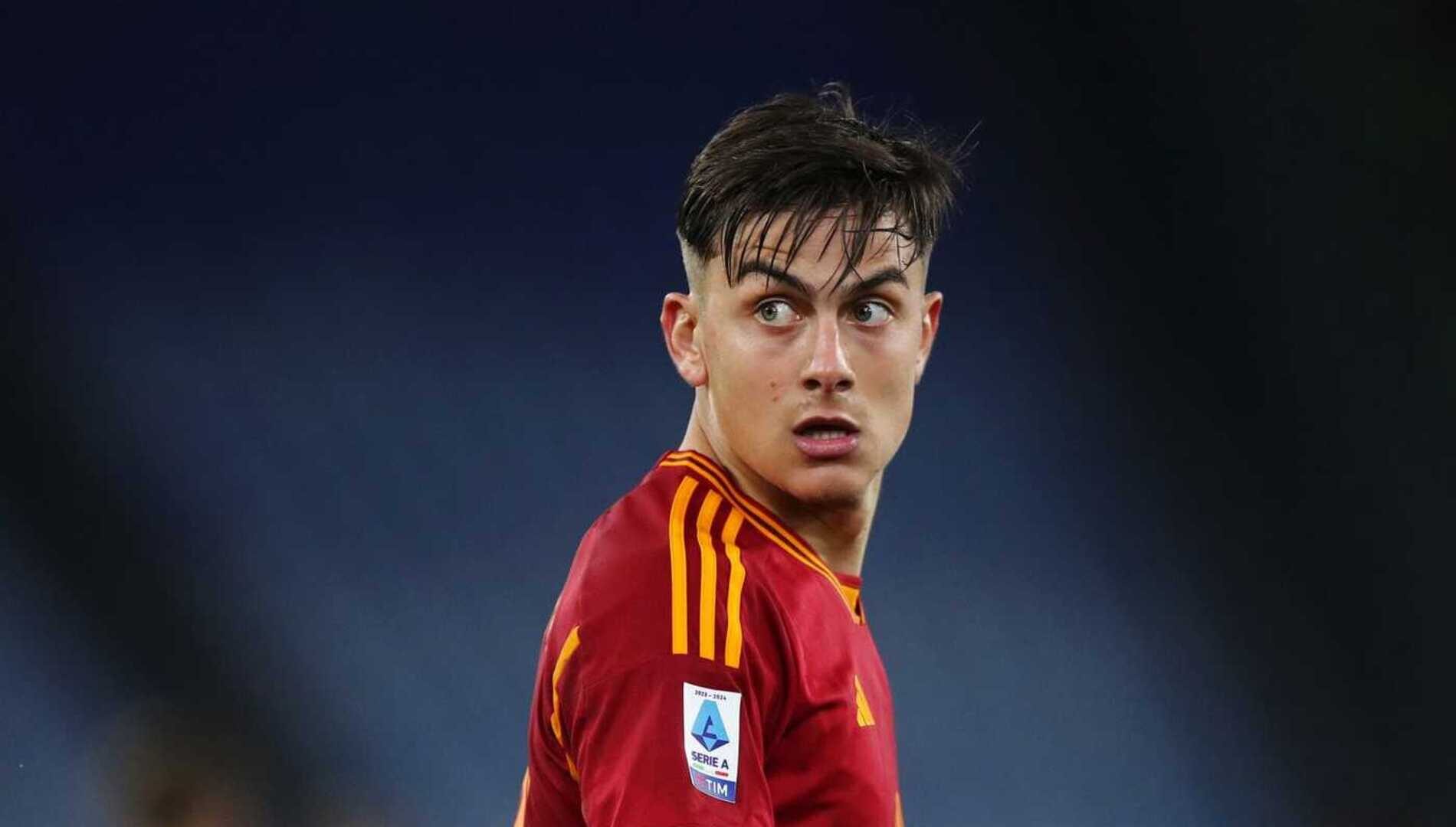 Dybala con la maglia della Roma