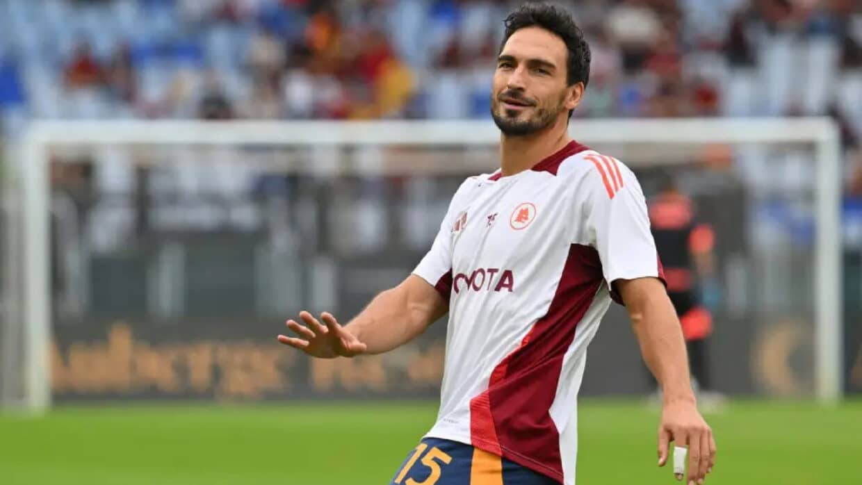 Hummels con la maglia della Roma