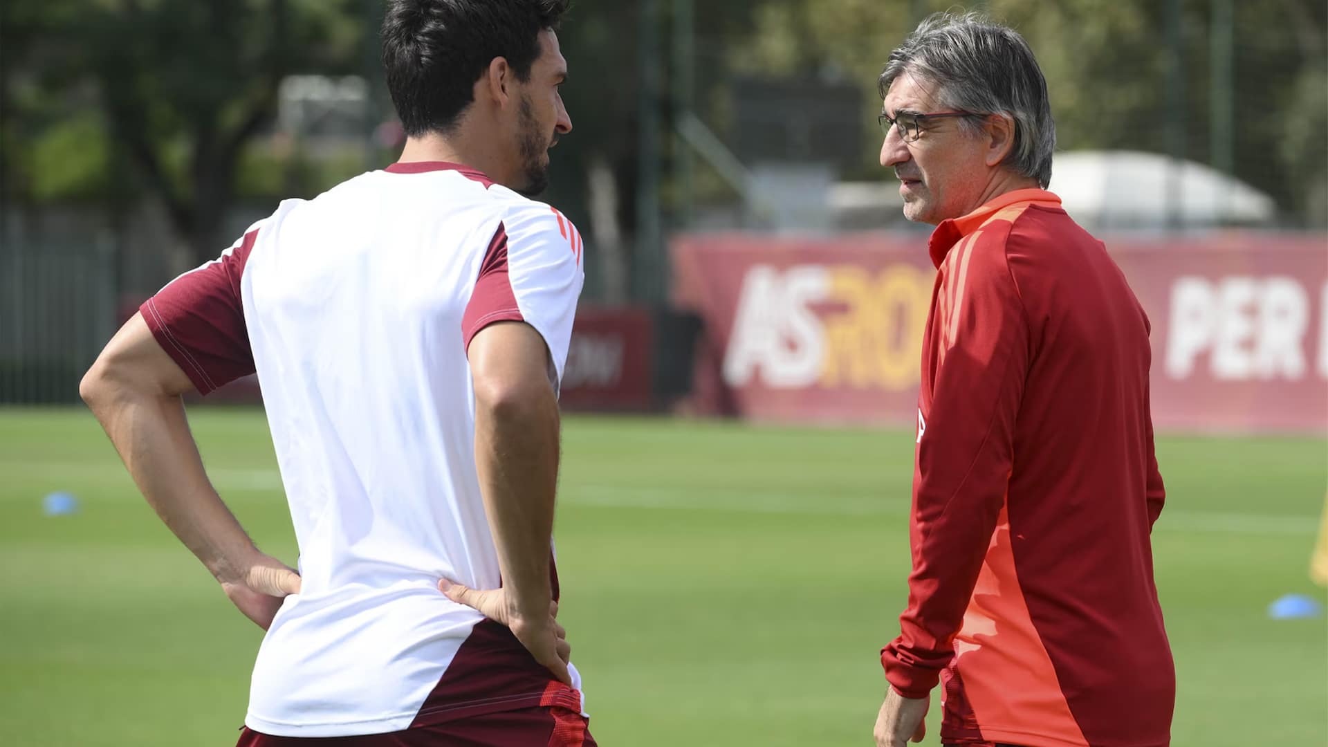 Hummels in allenamento parla con Ivan Juric