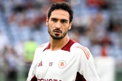 Hummels con la maglia della Roma