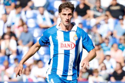 Kumbulla con la maglia dell'Espanyol