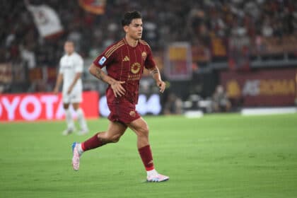 Dybala con la maglia della Roma