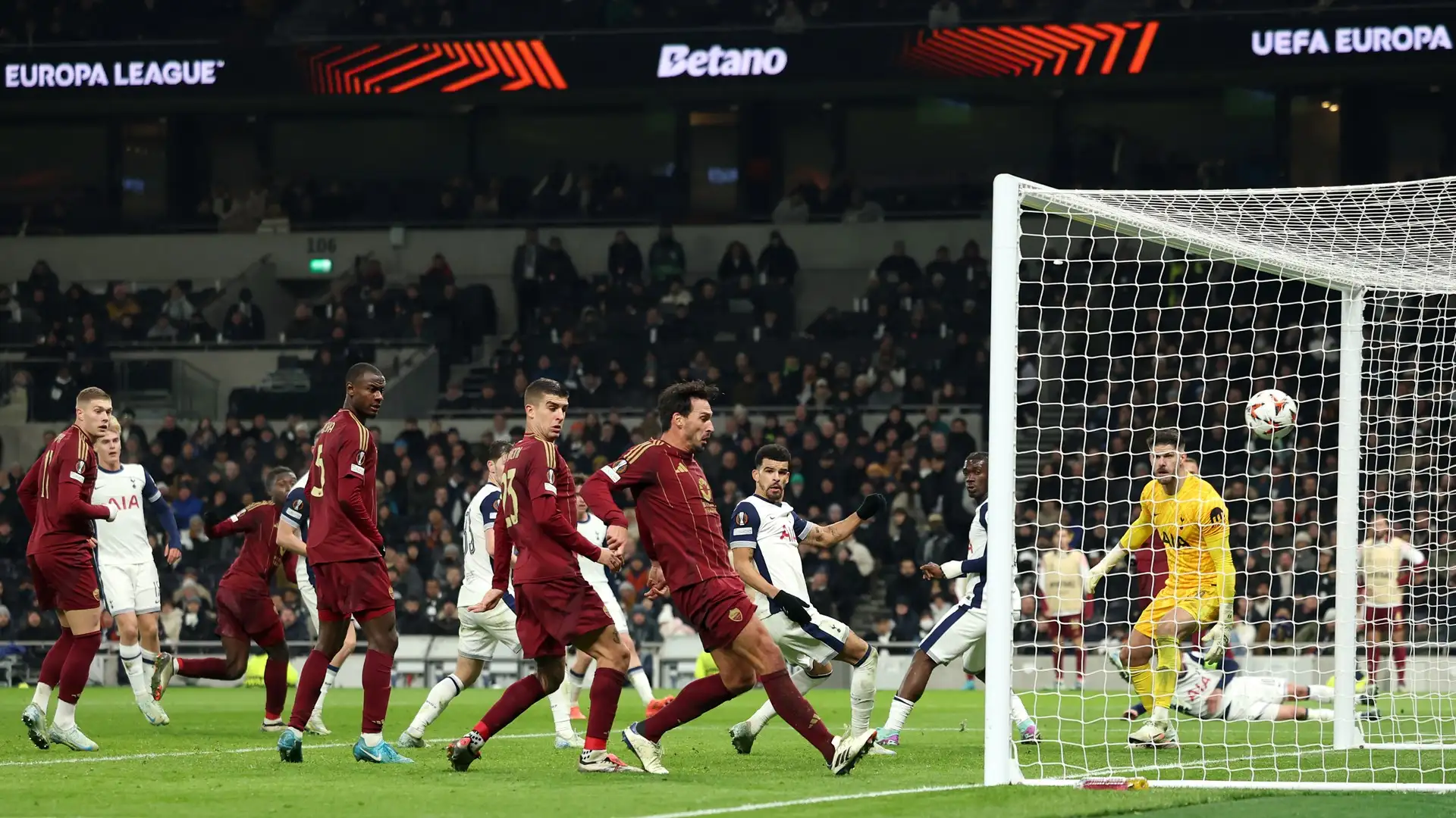 Gol Hummels, Tottenham-Roma