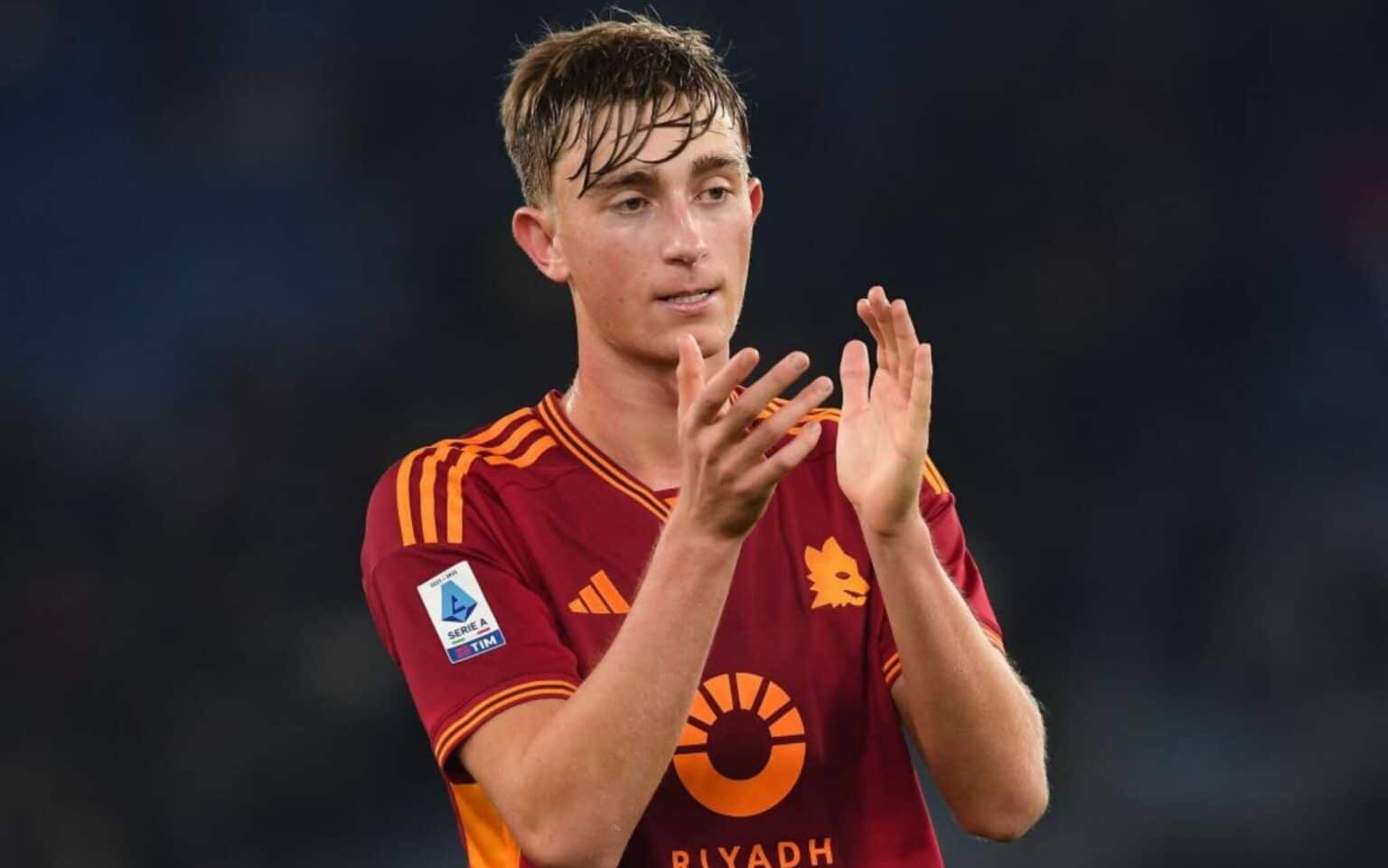 Huijsen con la maglia della Roma