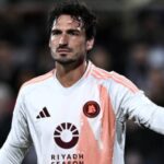 Hummels con la maglia della Roma