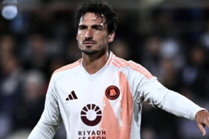 Hummels con la maglia della Roma