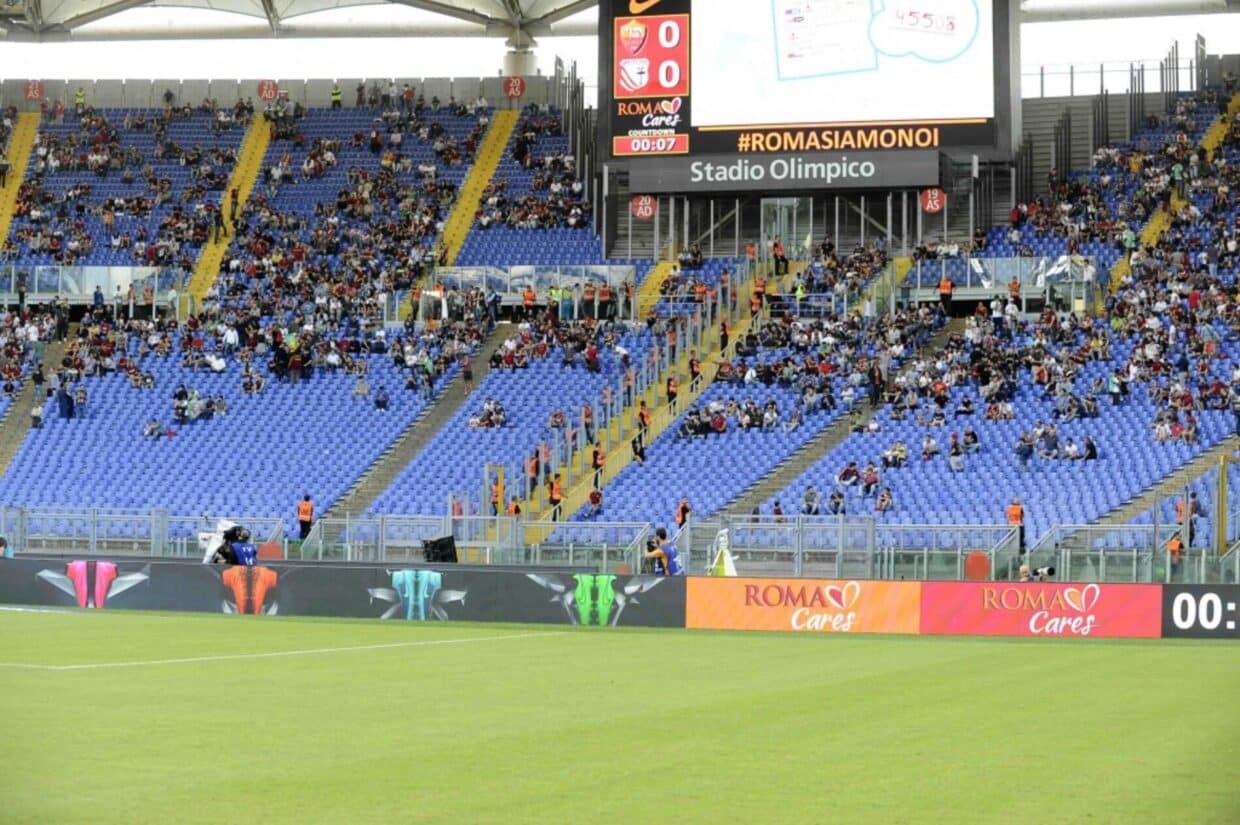 Finale Coppa Italia, tifosi del Milan danneggiano la Curva Sud: rovinati i seggiolini Finale Coppa Italia, tifosi del Milan danneggiano la Curva Sud: rovinati i seggiolini