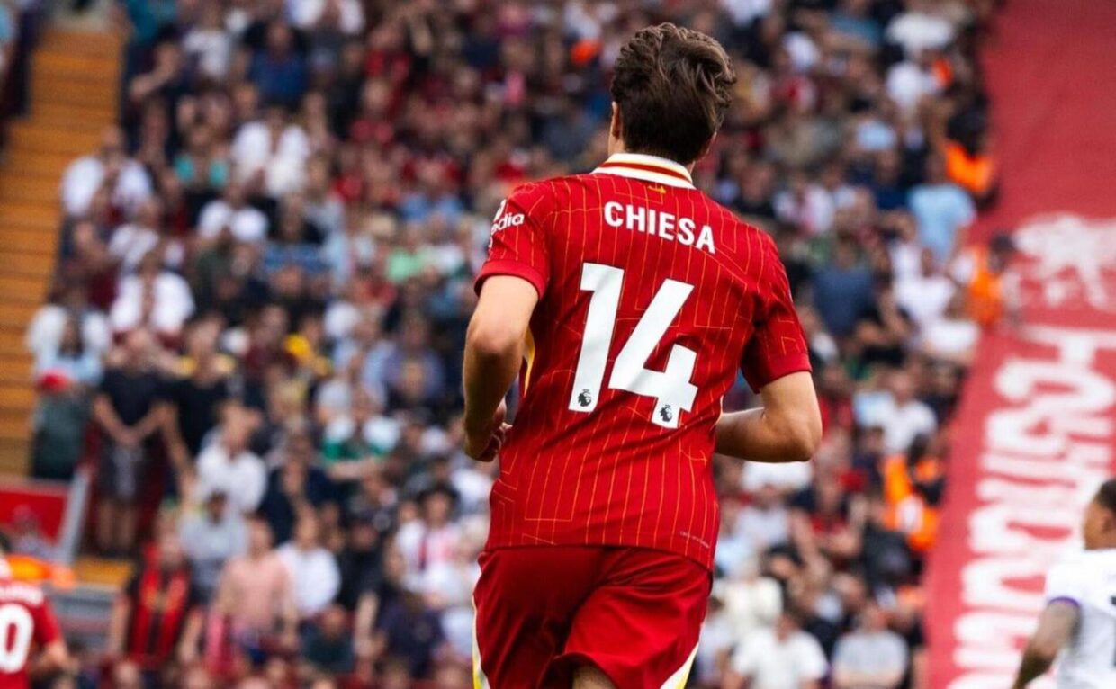 Federico Chiesa con la maglia del Liverpool