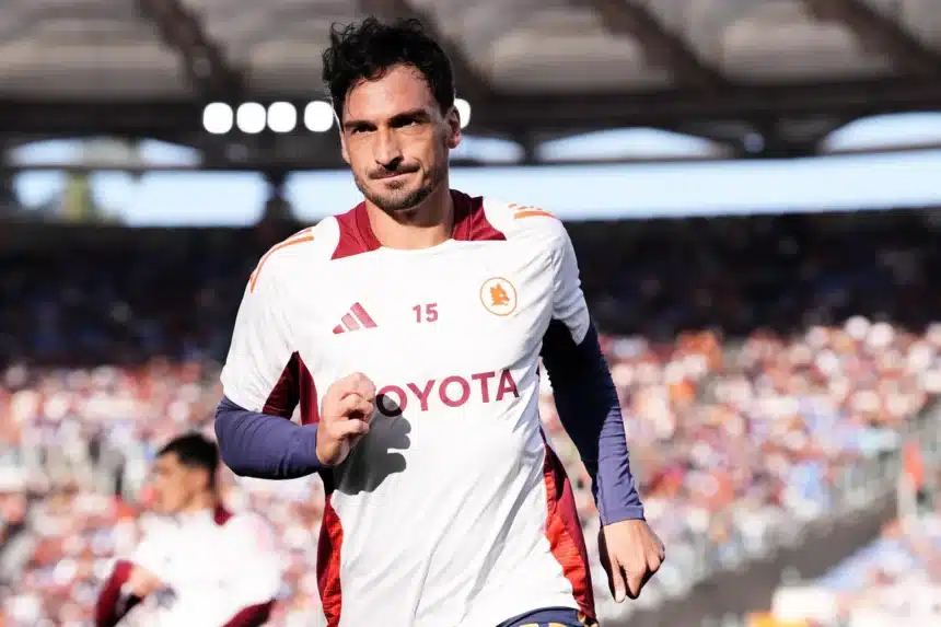 Mats Hummels con la maglia della Roma