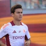 Dybala con la maglia della Roma