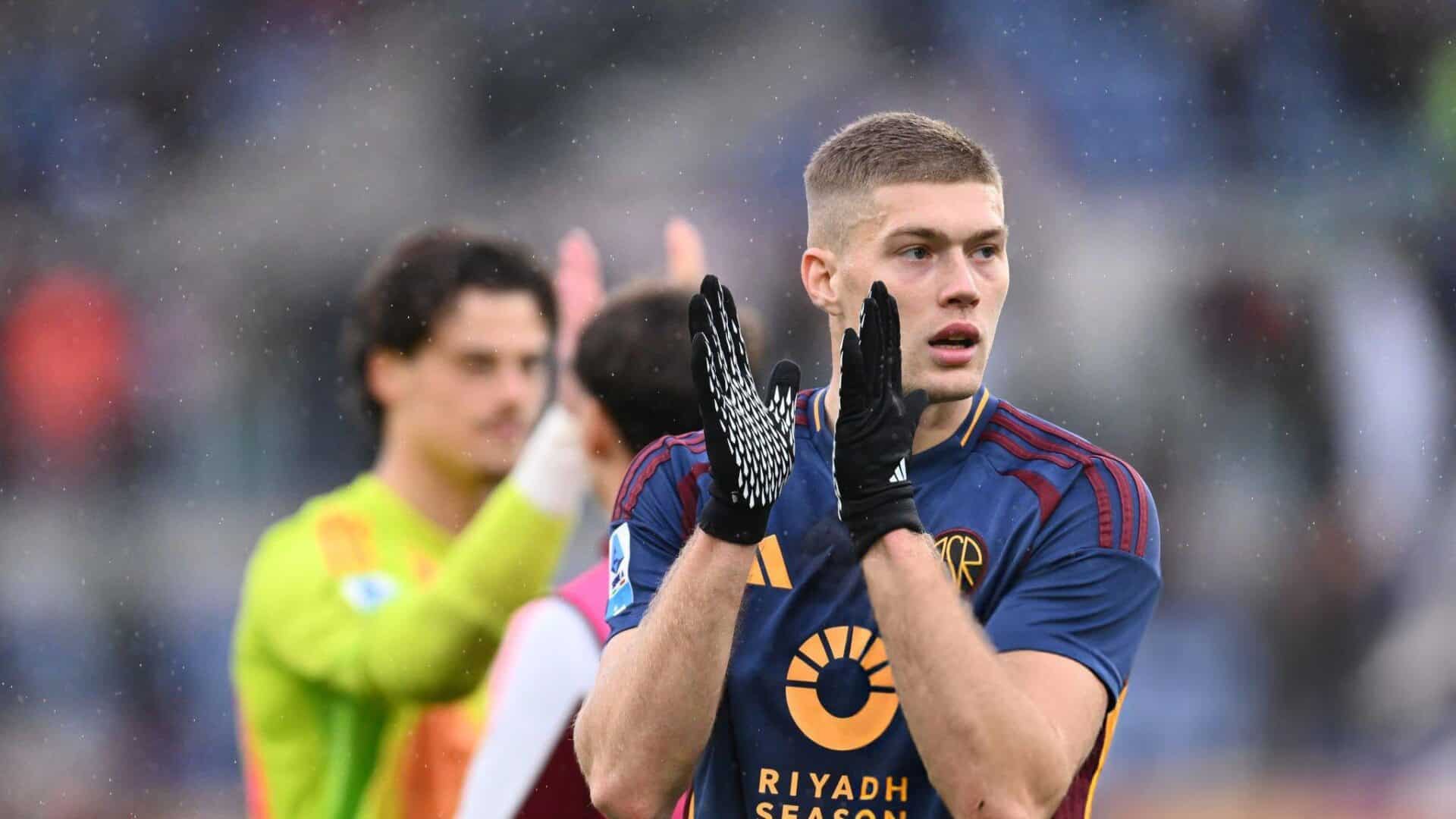 Artem Dovbyk con la maglia della Roma