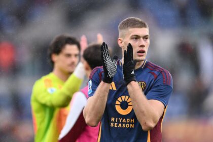 Artem Dovbyk con la maglia della Roma