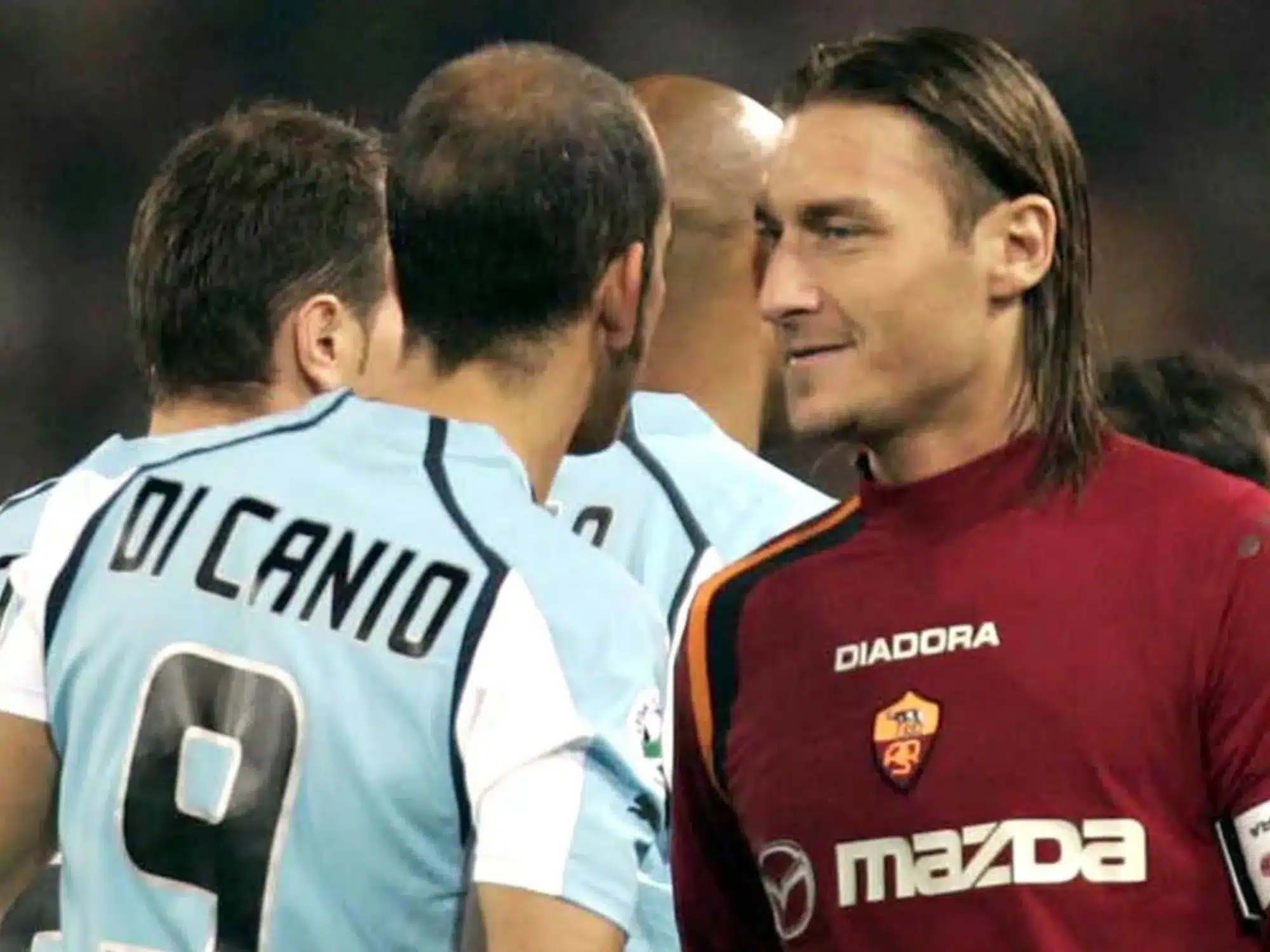 Il derby apre l’anno, Lazio vincente nel 2005: i precedenti della Roma alla prima