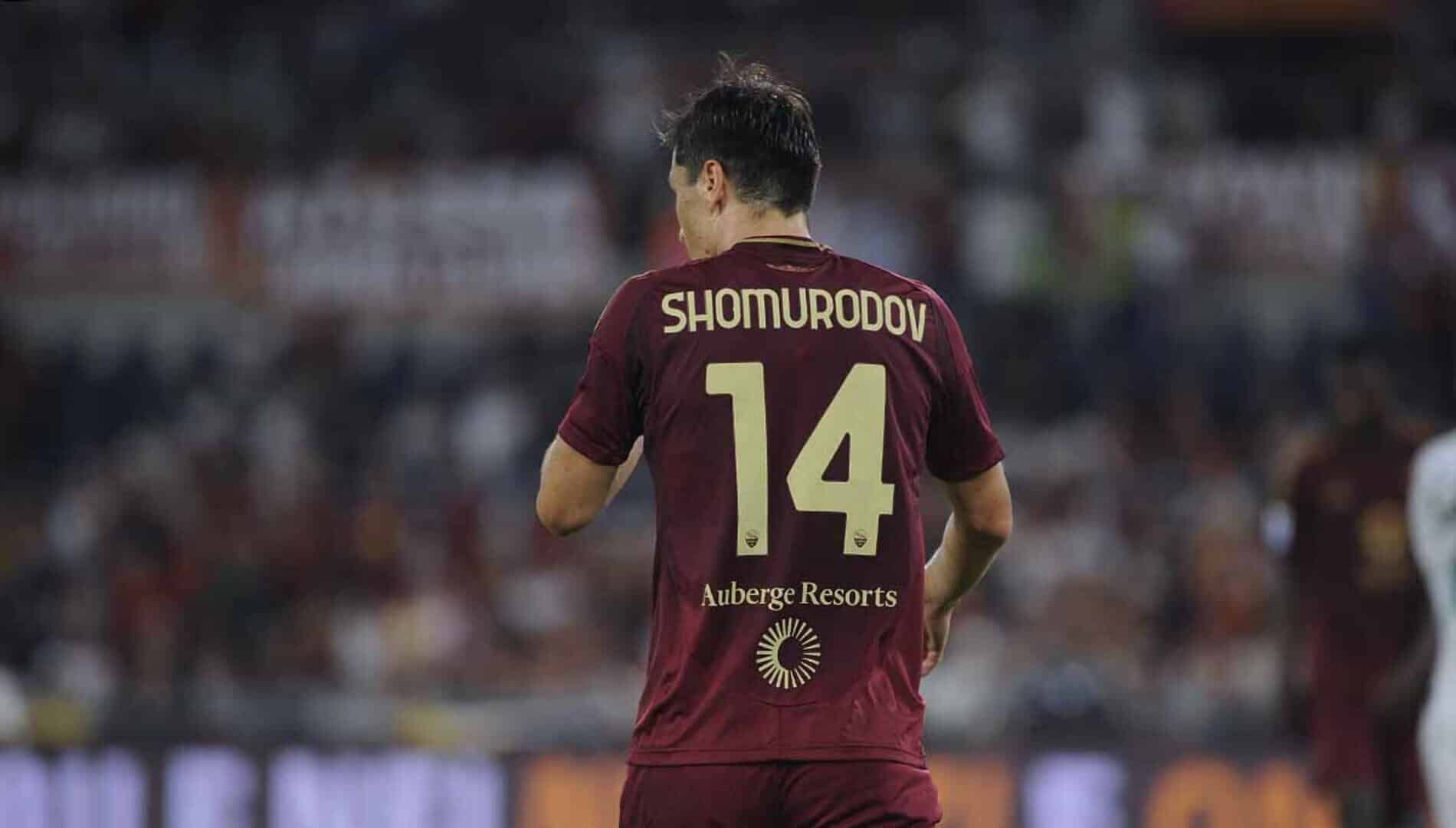 Shomurodov con la maglia della Roma