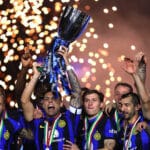 L'Inter festeggia la vittoria della Supercoppa italiana