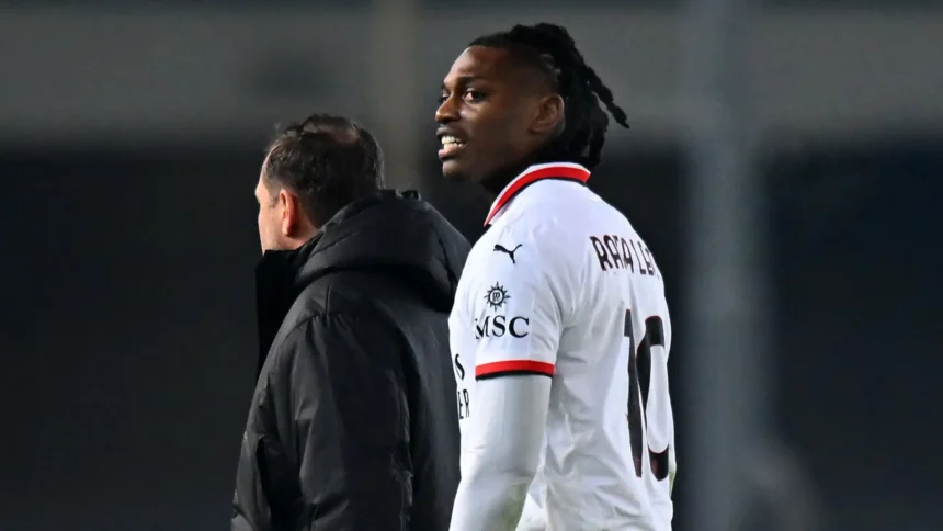 Leao con la maglia del Milan