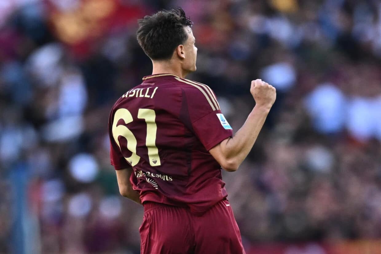 Niccolò Pisilli con la maglia della Roma