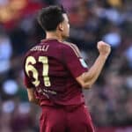 Niccolò Pisilli con la maglia della Roma