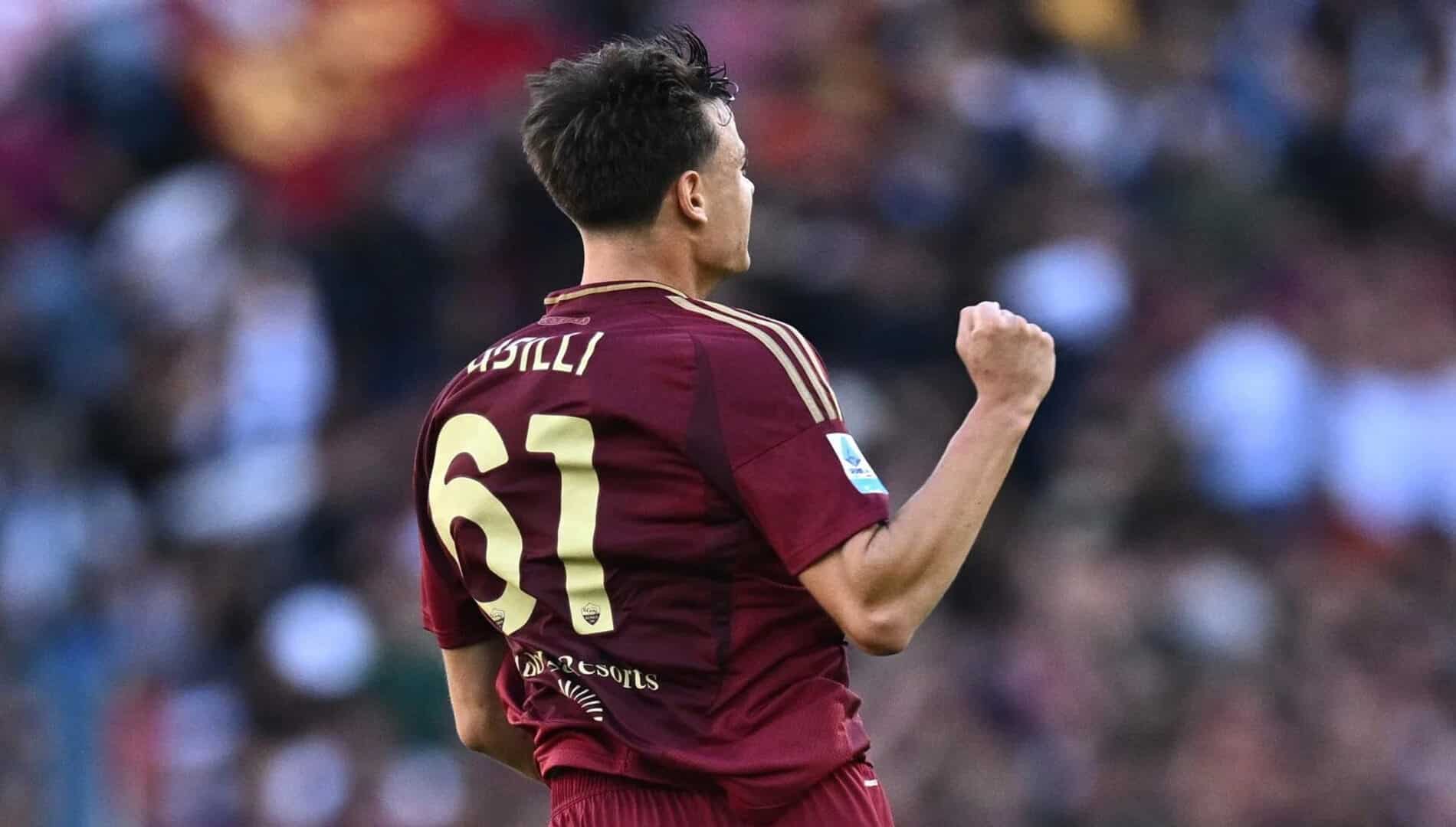 Niccolò Pisilli con la maglia della Roma