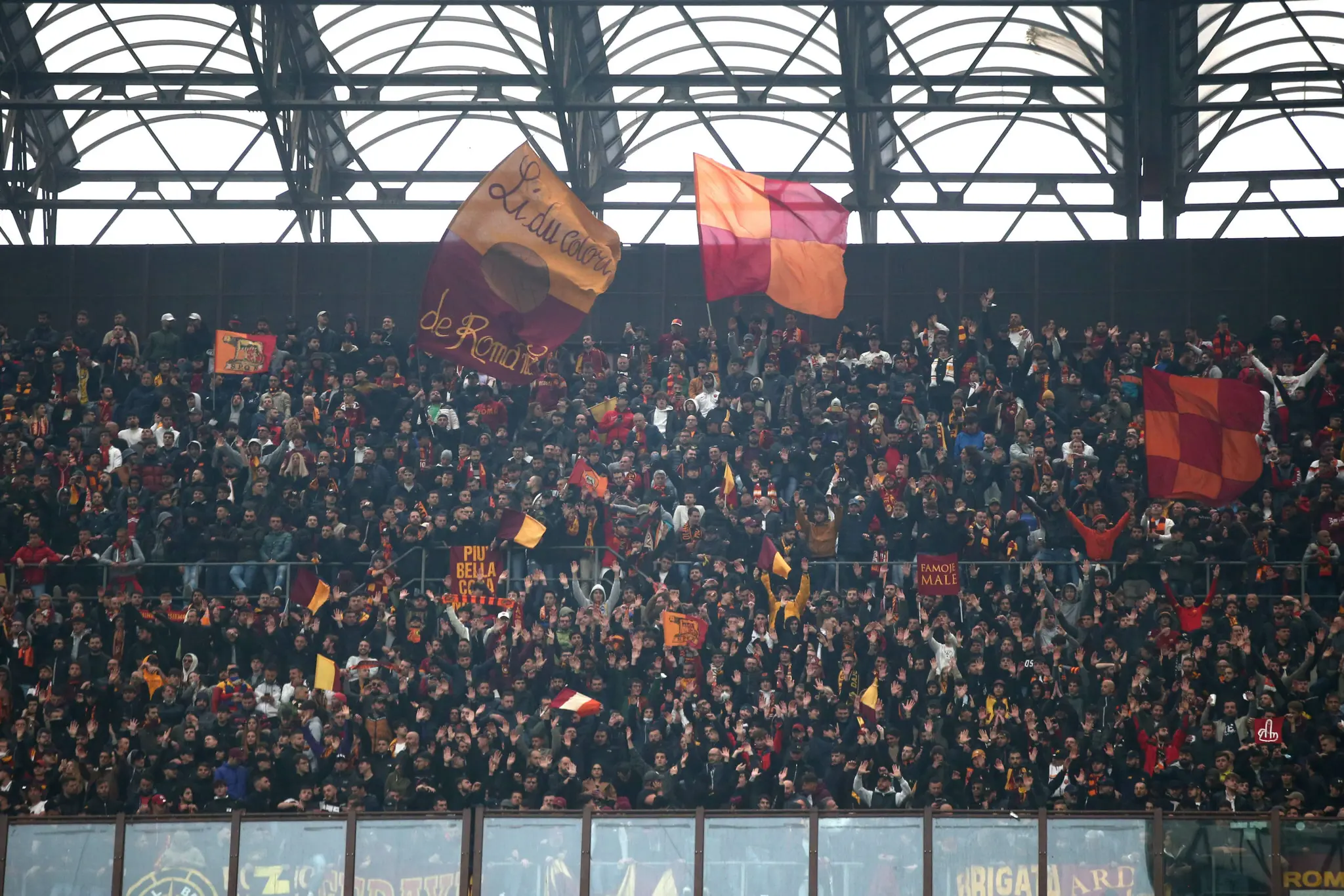 Roma, spettacolo giallorosso sugli spalti: è tornato il feeling con i tifosi