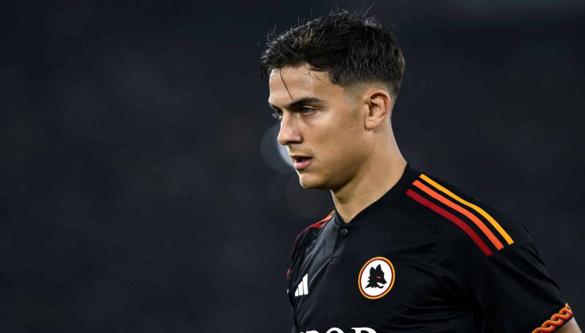 Dybala con la maglia della Roma