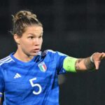 Elena Linari con la maglia dell'Italia Femminile