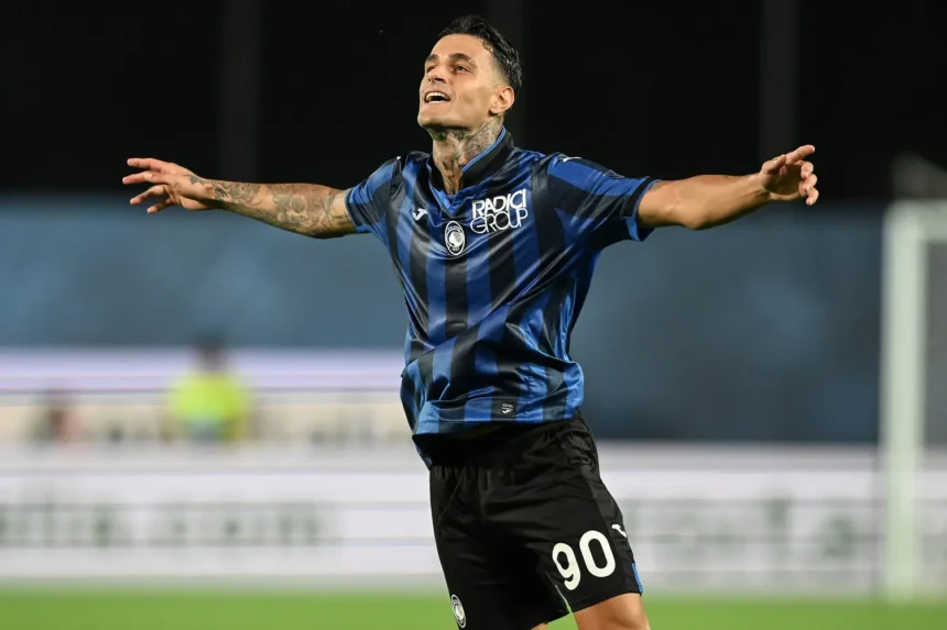 Gianluca Scamacca con la maglia dell'Atalanta