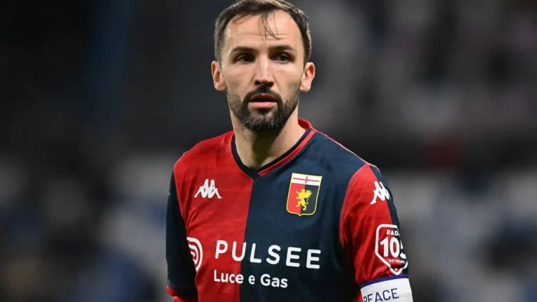 Badelj con la maglia del Genoa