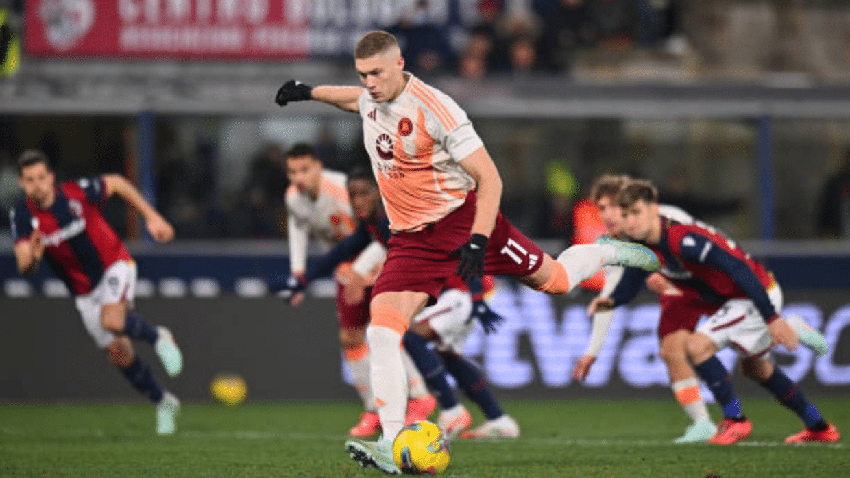 Dovbyk con la maglia della Roma