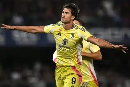 Dusan Vlahovic con la maglia della Juventus