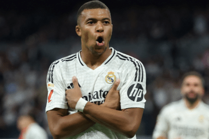 Mbappé con la maglia del Real Madrid