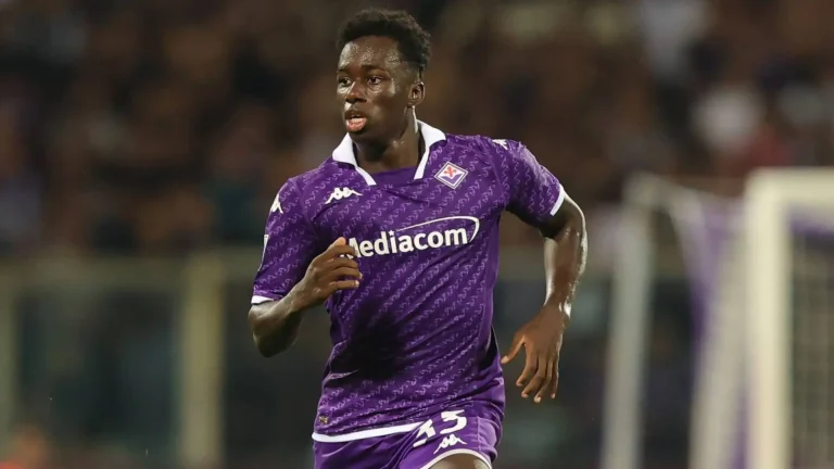 Michael Kayode con la maglia della Fiorentina