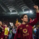 Paulo Dybala con la maglia della Roma