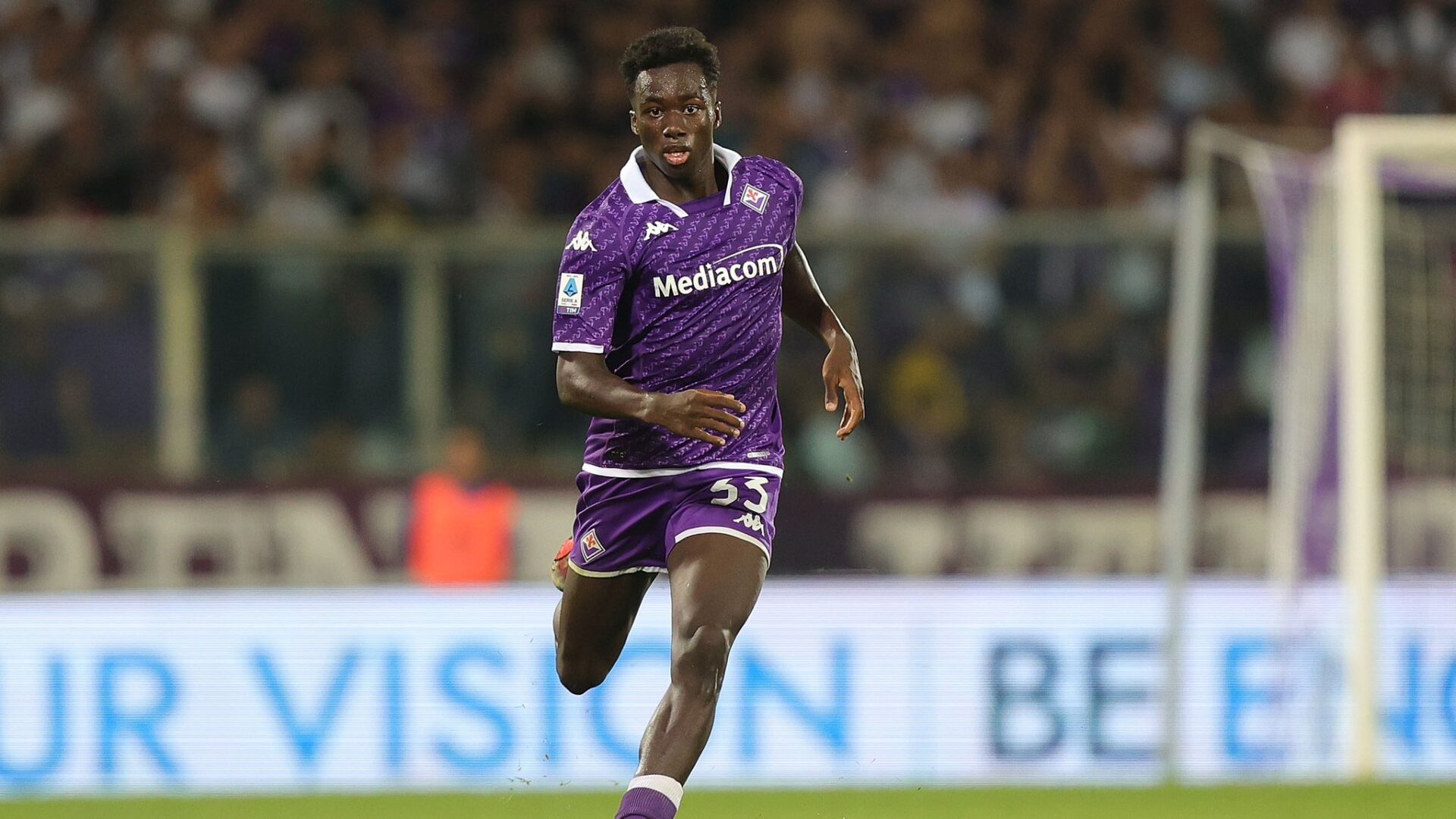 Michael Kayode con la maglia della Fiorentina