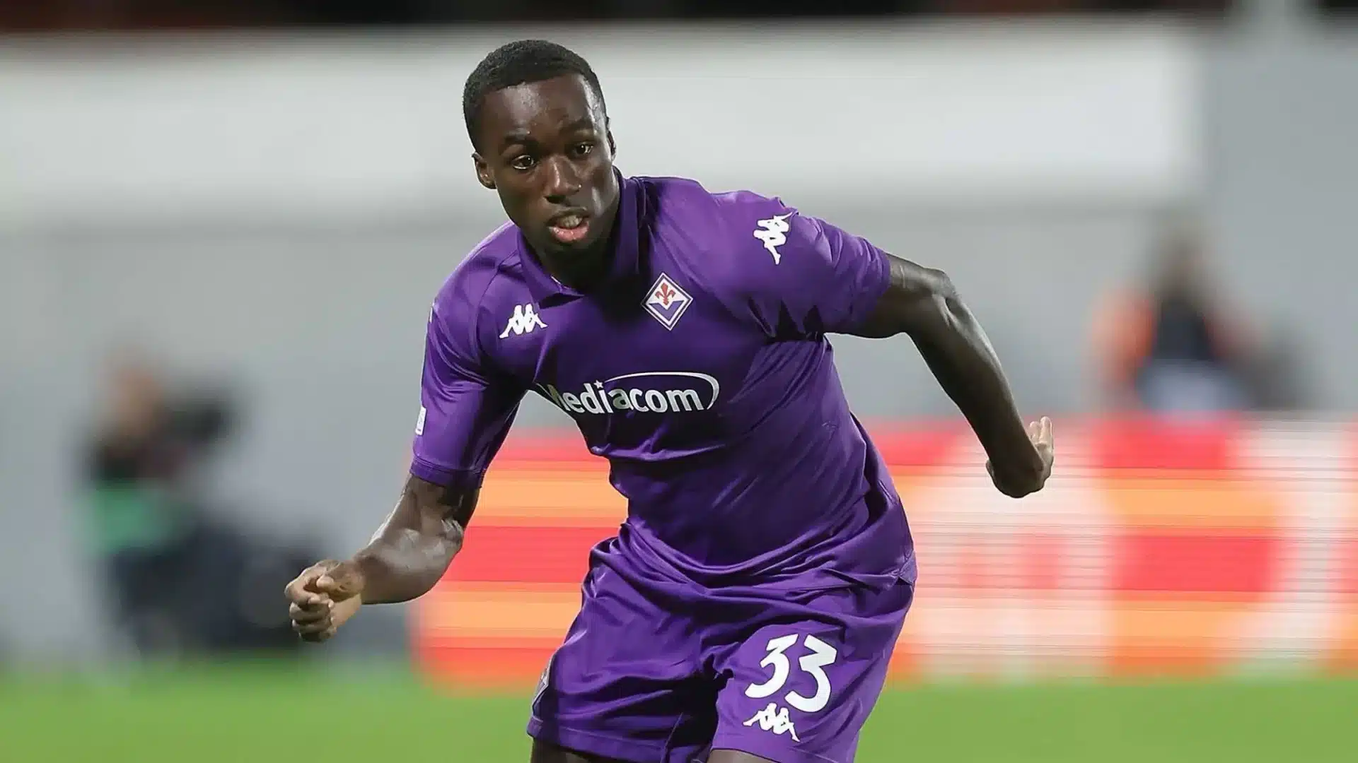 Kayode con la maglia della Fiorentina