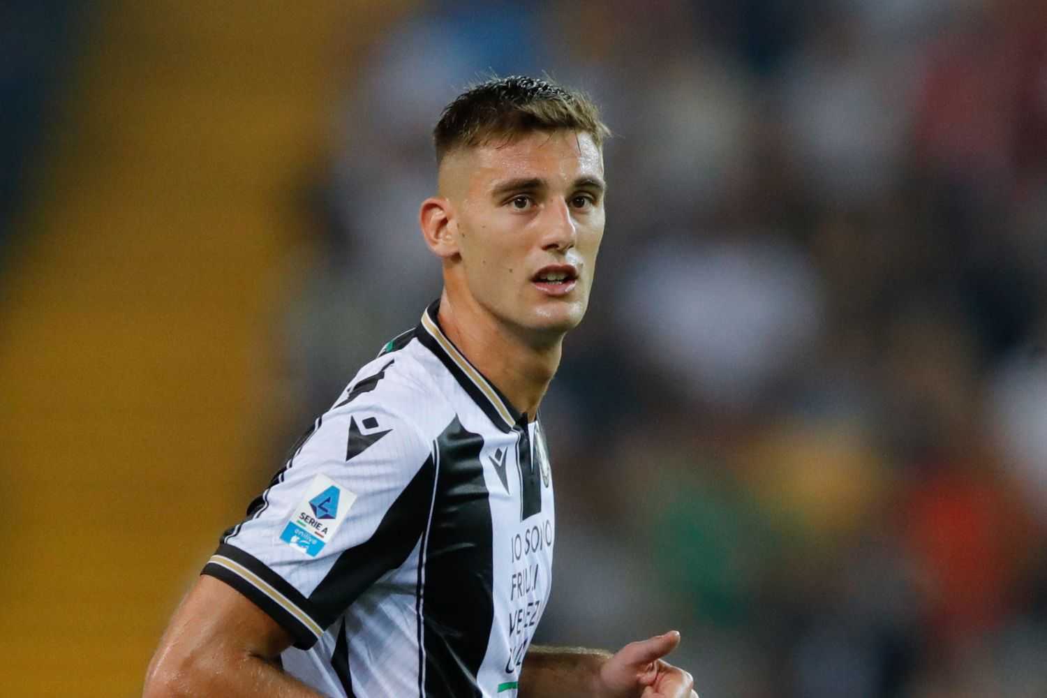 Lorenzo Lucca con la maglia dell'Udinese