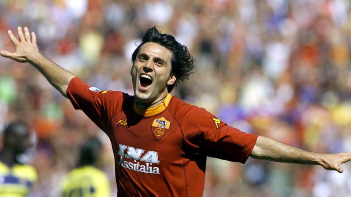 Vincenzo Montella con la maglia della Roma