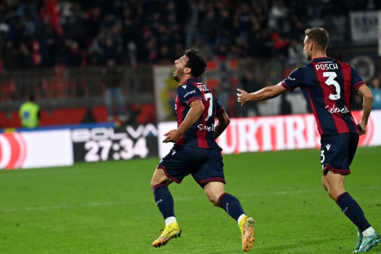 Orsolini con la maglia del Bologna