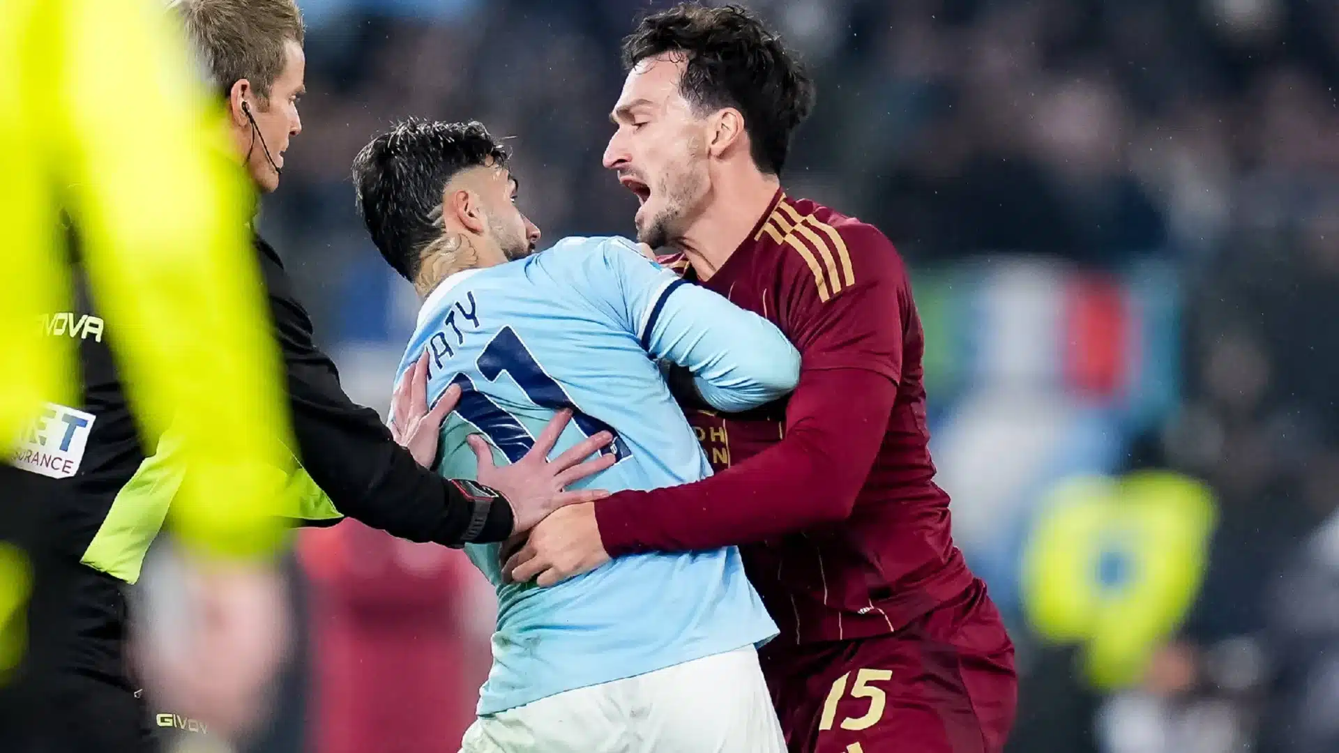 Scontro tra Hummels e Castellanos nel Derby Roma-Lazio