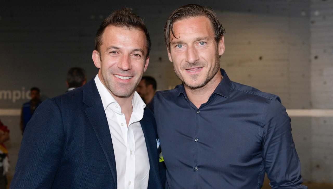 Totti e Del Piero palleggiano a Roma: il VIDEO diventa virale