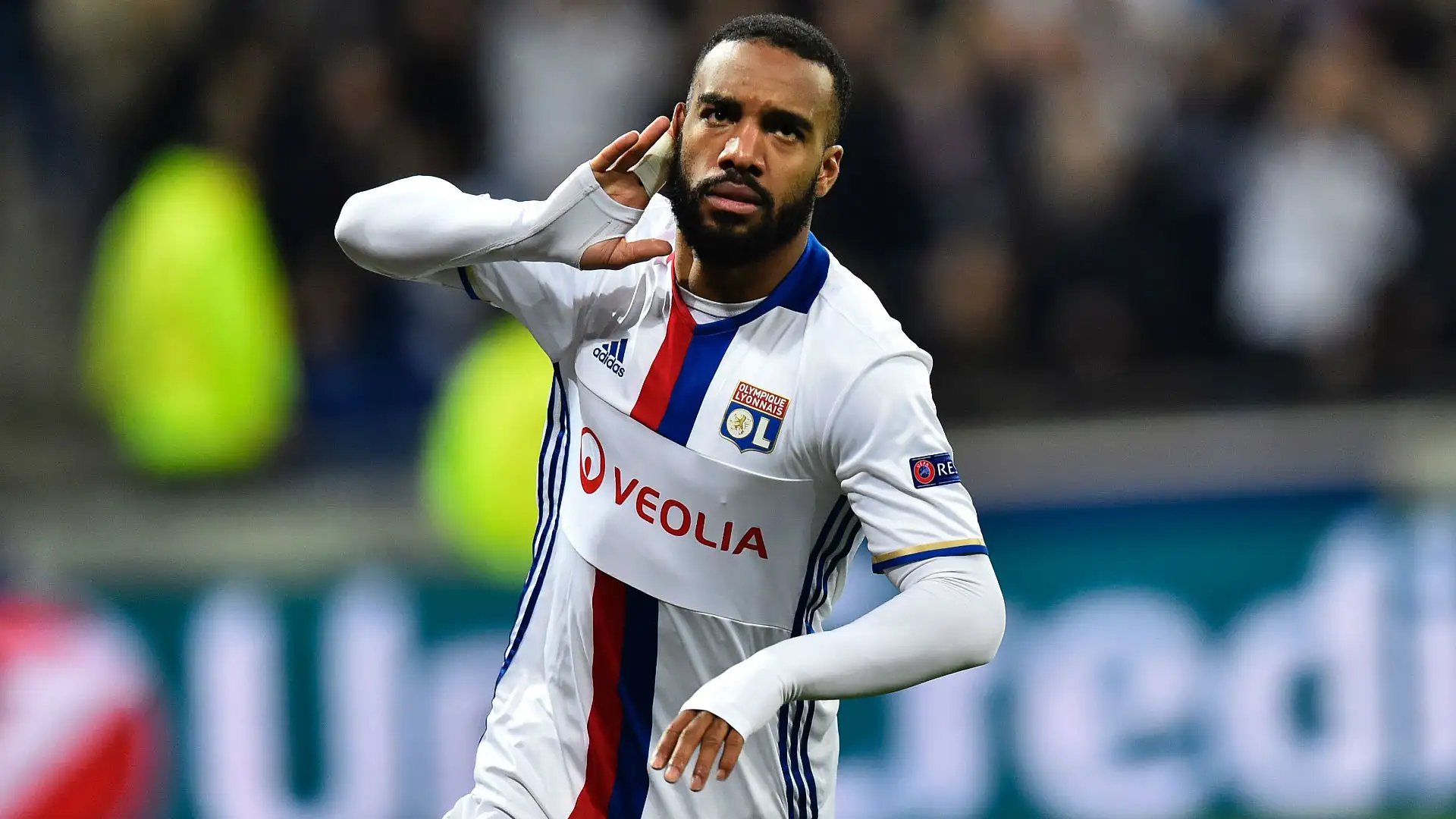 Lacazette con la maglia del Lione