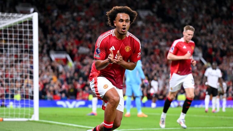 Zirkzee con la maglia del Manchester United