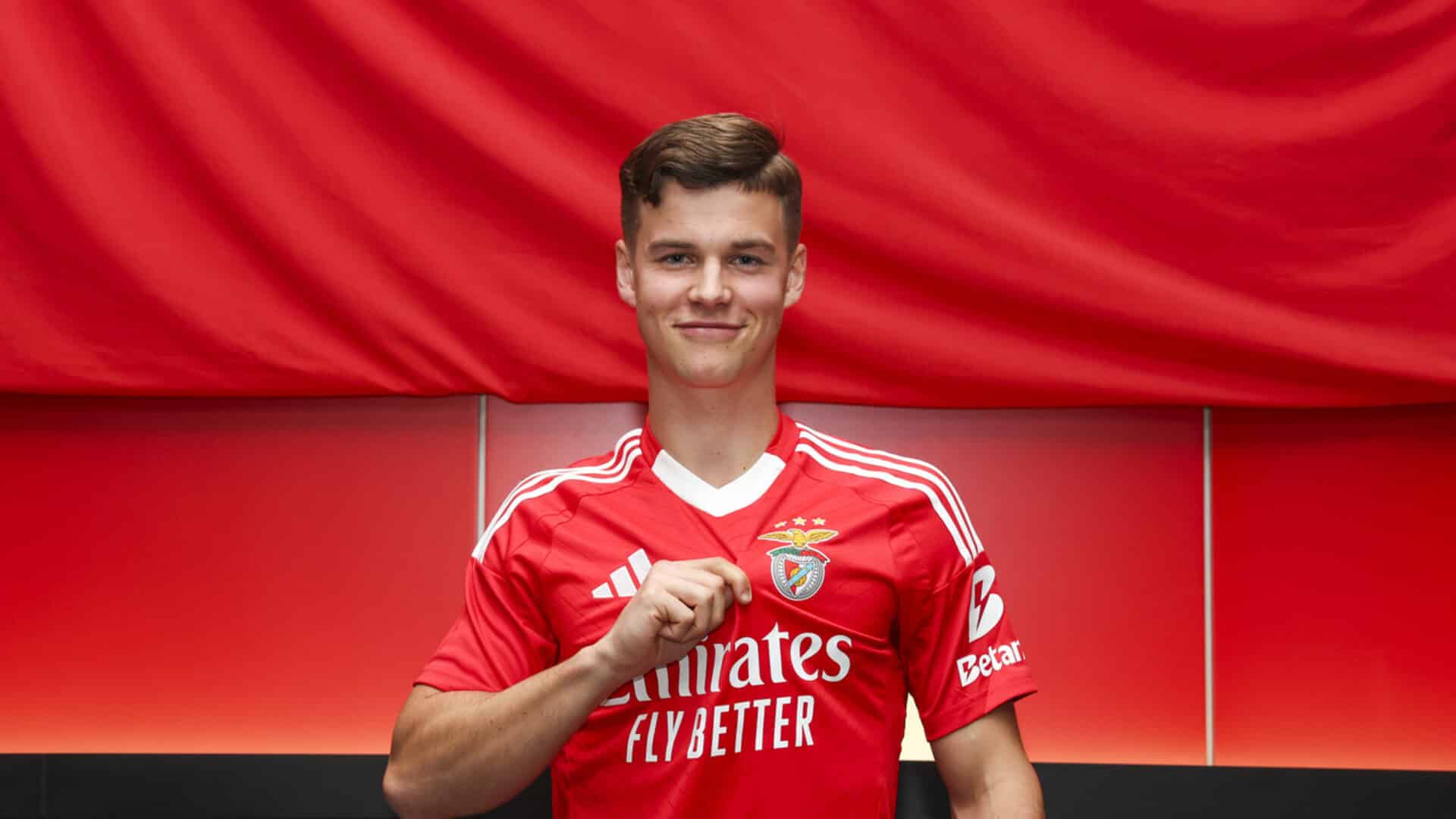 Dahl con la maglia del Benfica