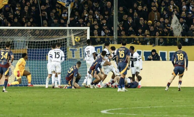 La rete di Matias Soulé su punizione in Parma-Roma