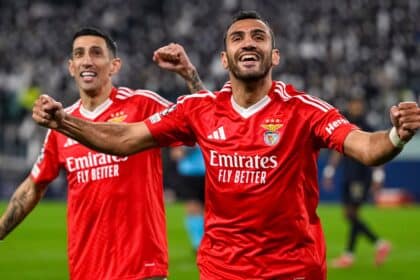 Pavlidis con la maglia del Benfica