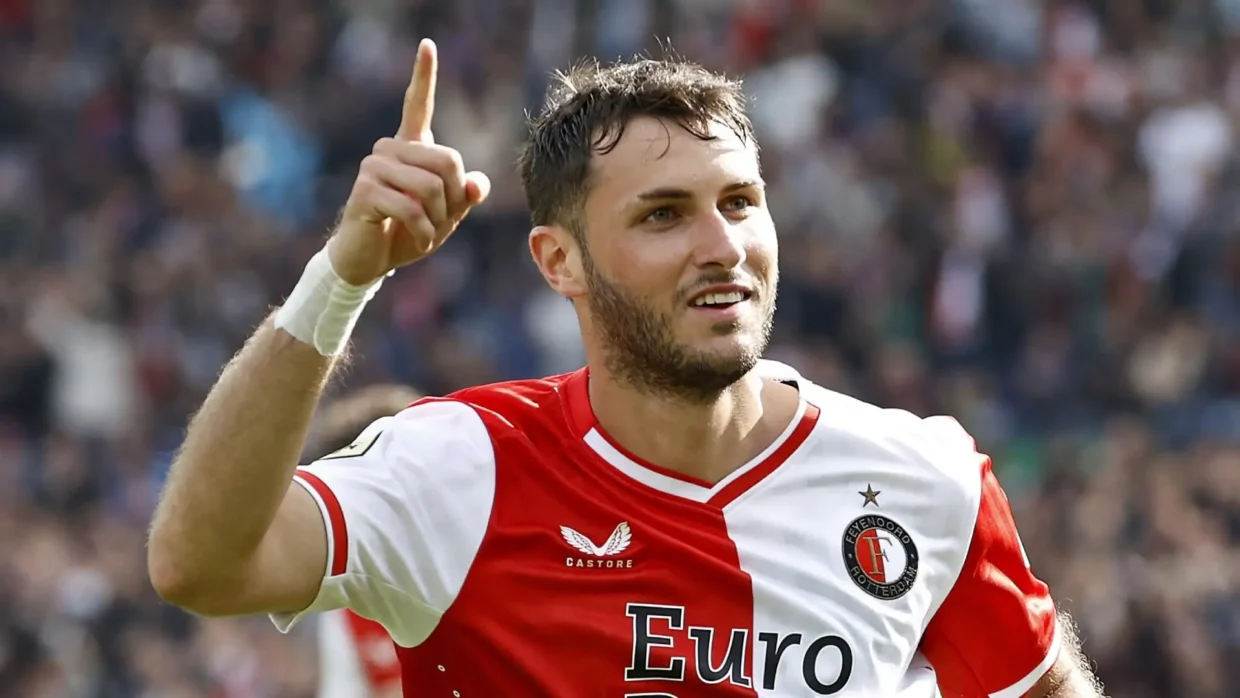 Santiago Gimenez con la maglia del Feyenoord