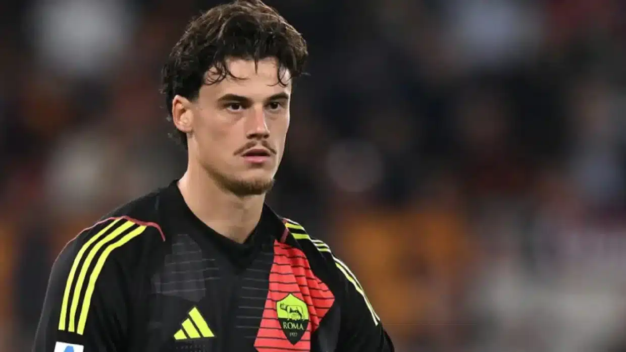 Calciomercato Roma, le ultime sul rinnovo di Svilar: in attacco piace Lucca Calciomercato Roma, le ultime sul rinnovo di Svilar: in attacco piace Lucca