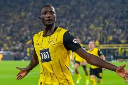 Guirassy con la maglia del Borussia Dortmund